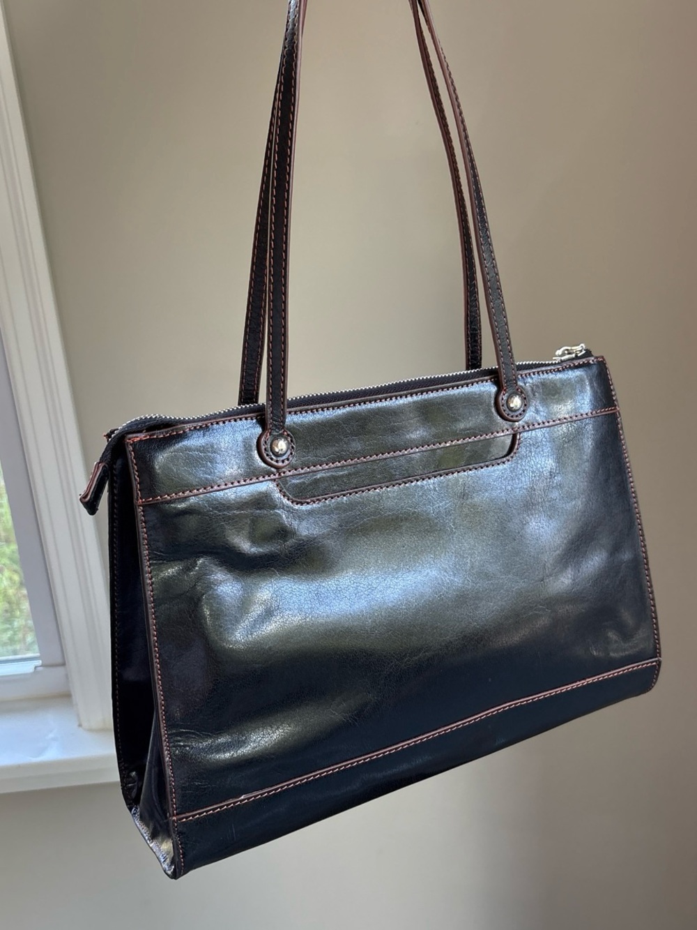 HOBO Black Leather Shoulder Bag Tote with Contrast Brown Stitching - Picture 2 of 8